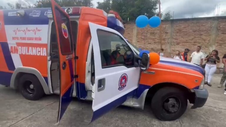 Recuperan ambulancia de PC en Ureña