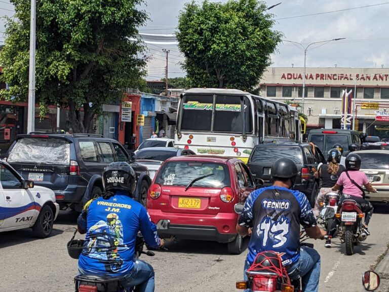 Congestionado el ingreso a Colombia