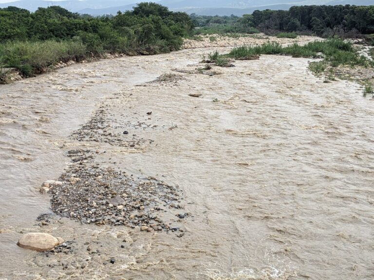 Río Táchira tras crecida súbita de anoche