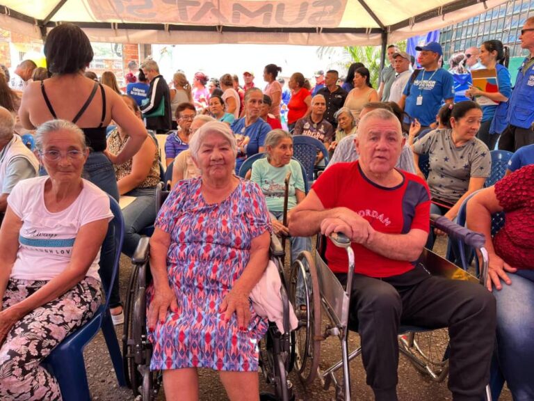 Más de 1200 beneficiados en Jornada Social en el Barrio El Lago
