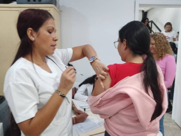 Vacunación contra la fiebre amarilla en la Alcaldía de Táriba