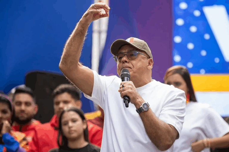 El jefe del Parlamento venezolano llama a “cuidar la paz” y pide defenderla