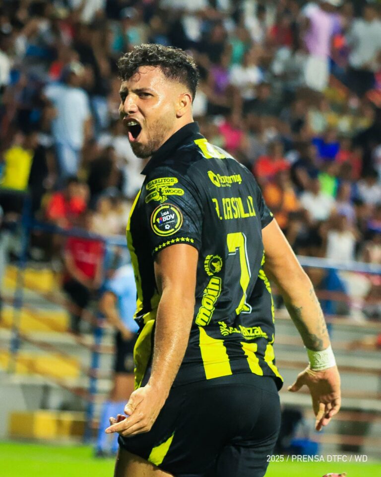 Casta y raza aurinegra para abrir cuadrangular con un triunfo dorado