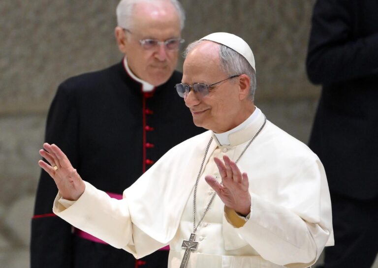 León XIV a los periodistas: “Aún estoy aprendiendo”