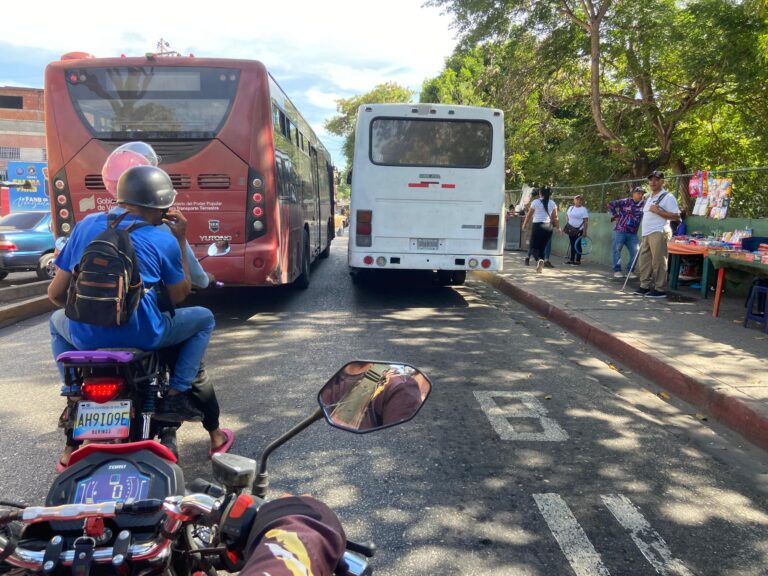 Sector comercial y transporte público trabajó a media máquina en Cumaná