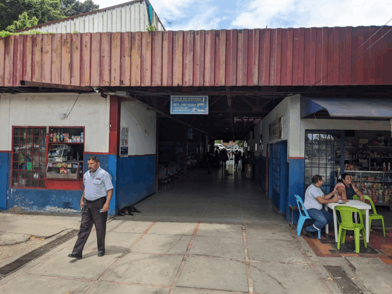 Trabajadores del terminal esperanzados en el retorno de los interurbanos