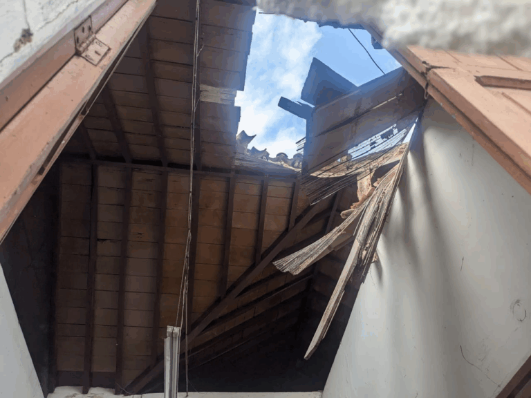 Colapsó parte del techo en sede de la Sociedad Bolivariana en San Antonio