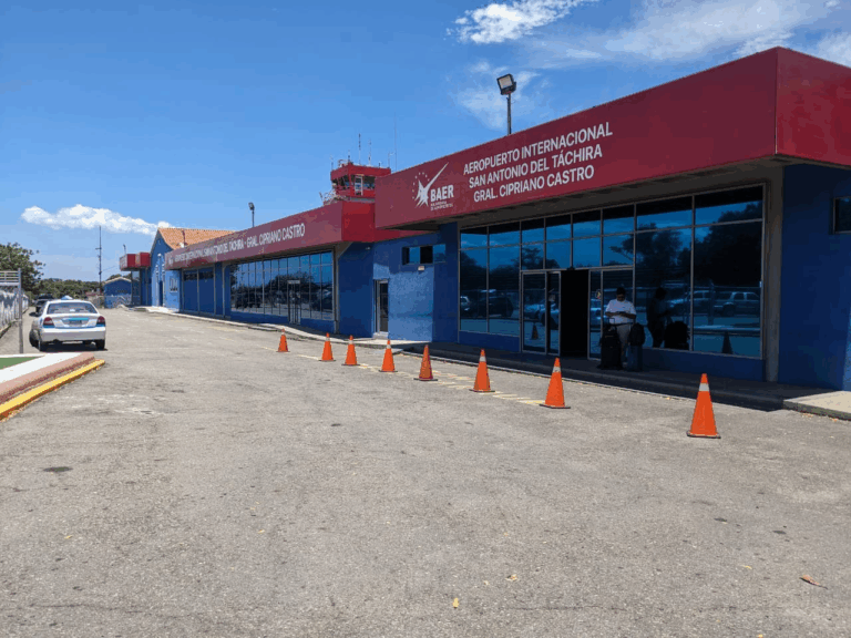 Pasajeros provenientes de Colombia mantienen buen flujo en aeropuerto de frontera