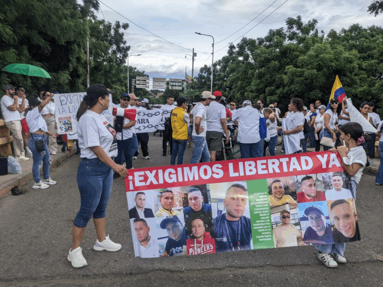 Plantón en el puente de Ureña por la libertad de Iván
