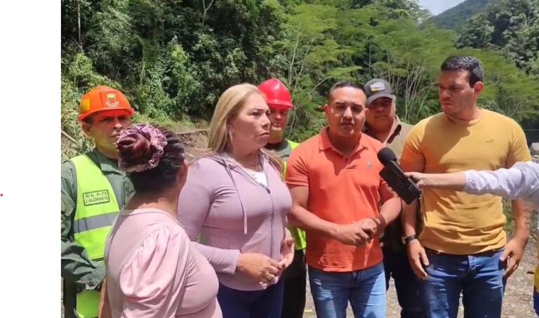 Comisión Multidisciplinaria atiende a la comunidad de San Vicente de la Revancha