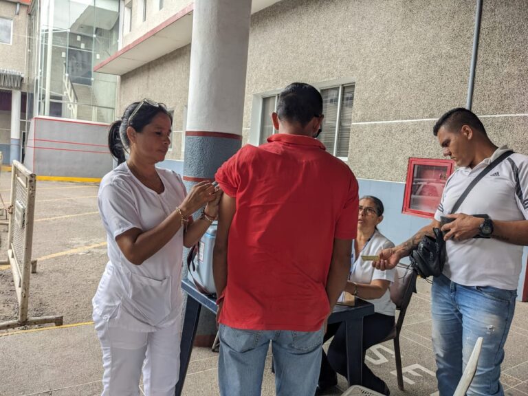 Activan punto de vacunación contra la fiebre amarilla en la aduana de San Antonio