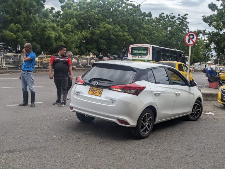 Con la ayuda de mototaxistas, recuperan carro robado en La Parada