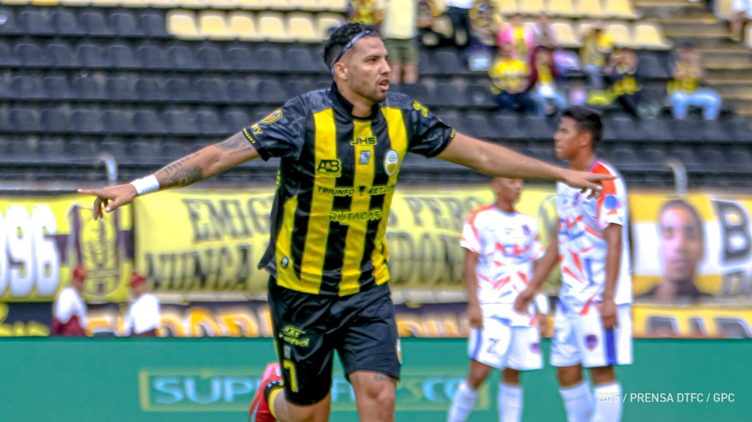 Doblete de Bryan Castillo en despedida de Táchira en su fortín de ...