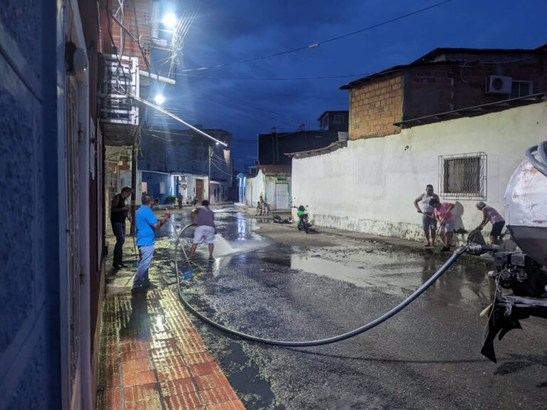 Atienden riachuelo de aguas putrefactas en San Antonio