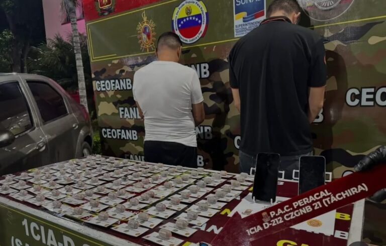 Caen en frontera «Los Paisanos»: uno llevaba 91 dediles y el otro era el guía