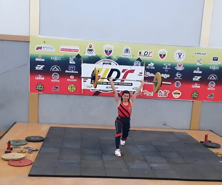 Atletas del Club José Rodríguez destacan en clasificatorio de levantamiento de pesas rumbo al Nacional Estudiantil