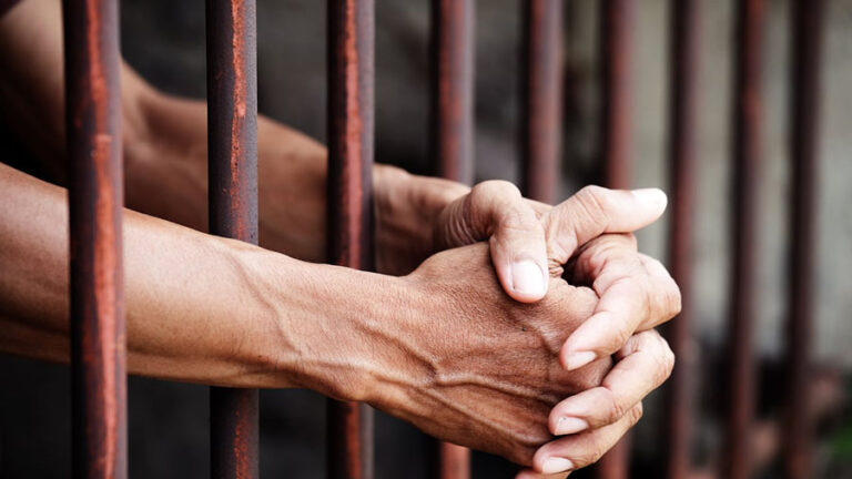 Condenado por abusar de sus dos hermanas