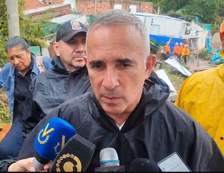 Bernal supervisa daños en San Vicente de La Revancha