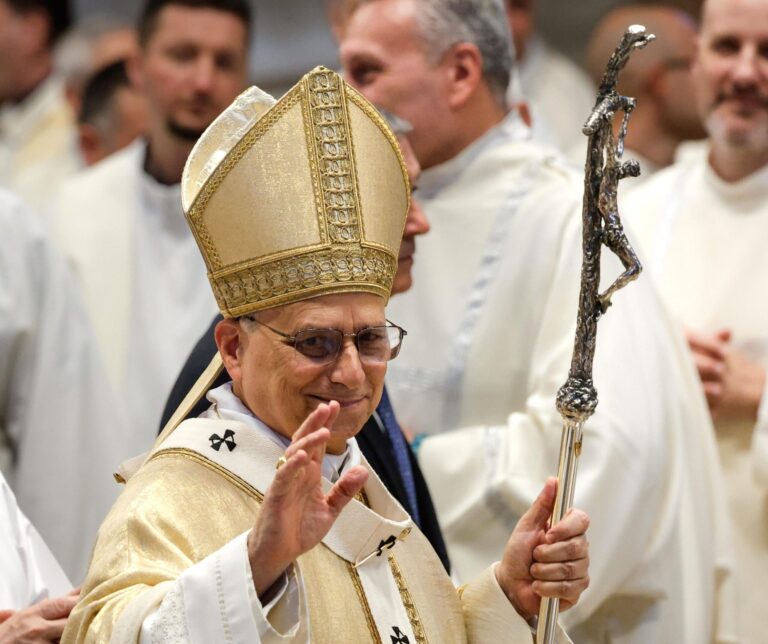 Defiende el Papa el matrimonio entre hombre y mujer