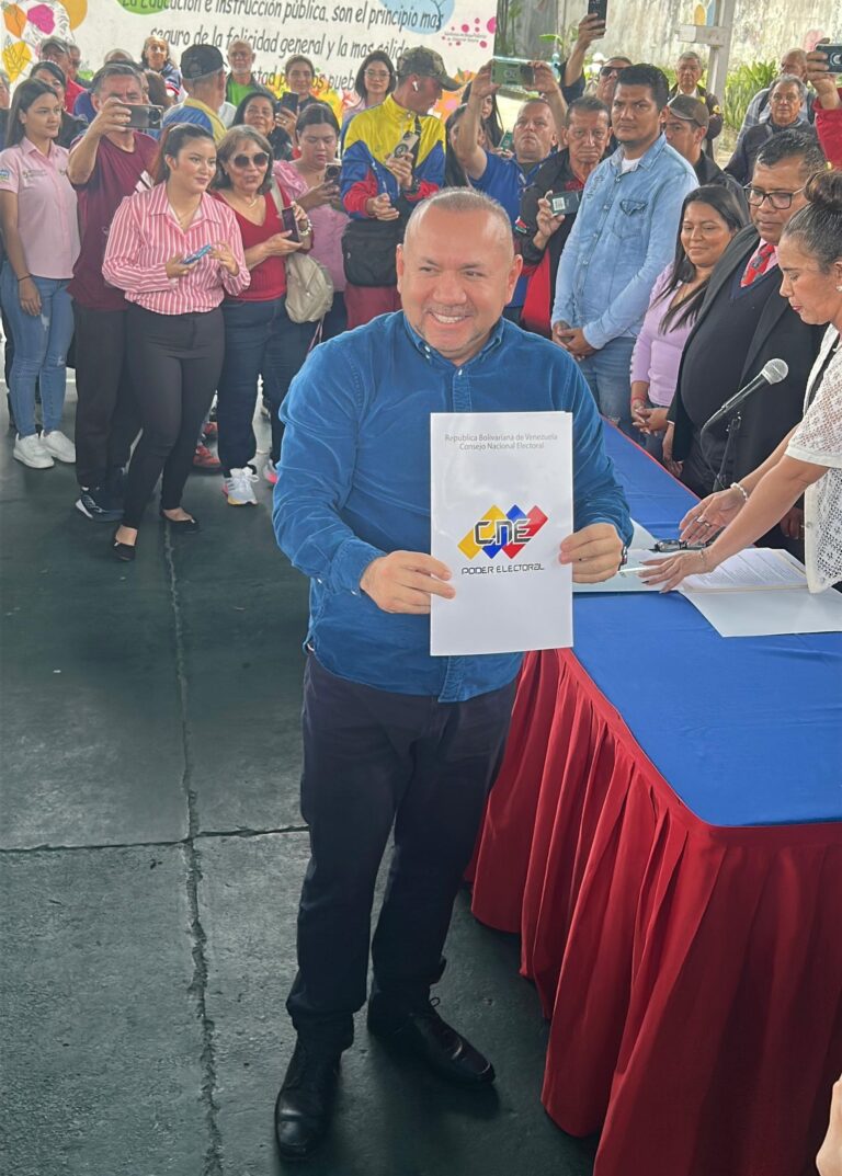 CNE adjudicó credenciales al alcalde Silfredo Zambrano 