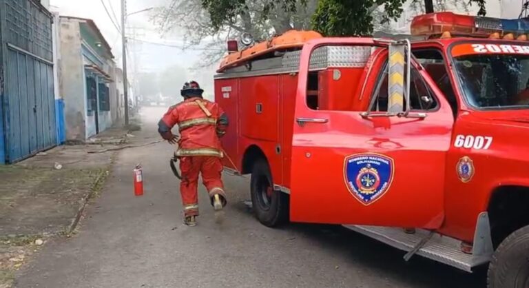 Sofocan incendio en fábrica de plástico en Ureña