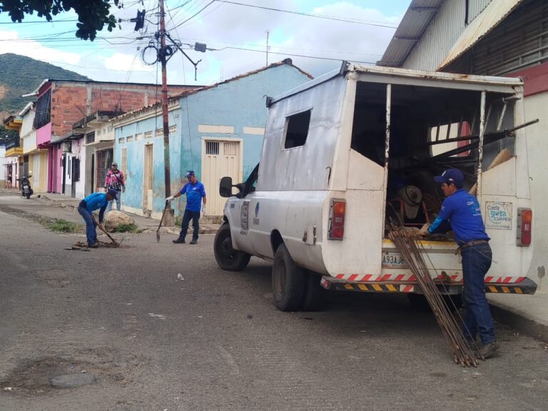 Alcaldía de Bolívar solventa bote de agua en Curazao