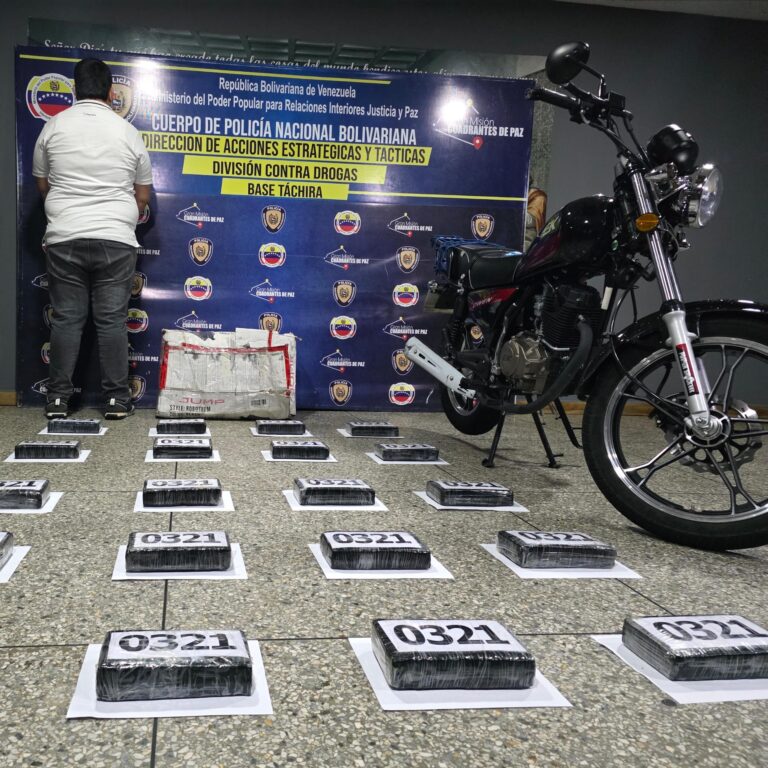 Dos detenidos por transportar 20 kilos de sustancias ilicitas en El Mirador