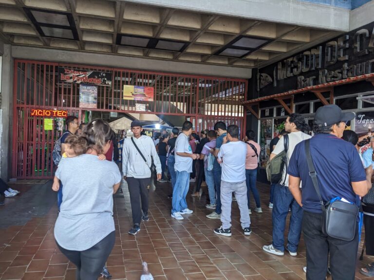 «Está lento»: migrantes acuden a jornada de cedulación sin cita en frontera