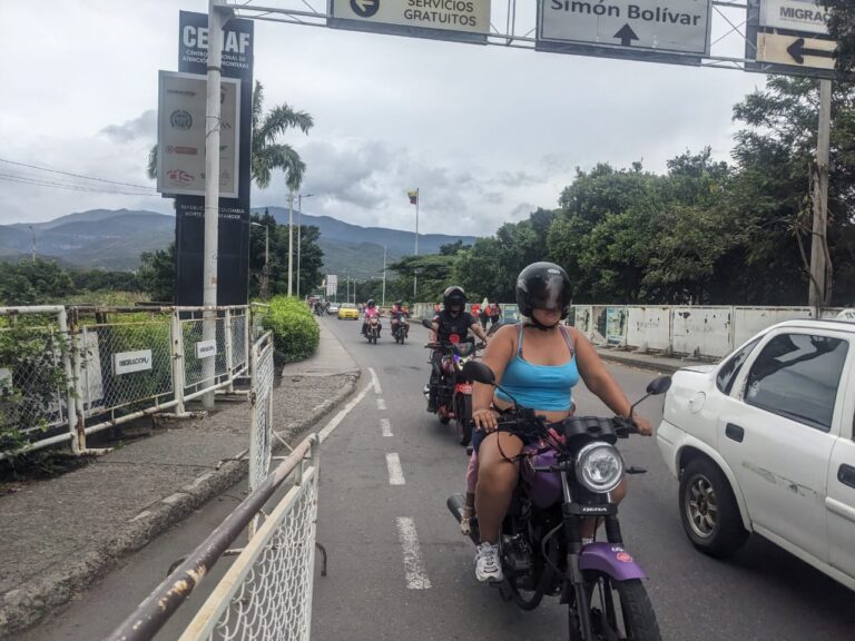 Sin contratiempos el tránsito por el puente Simón Bolívar