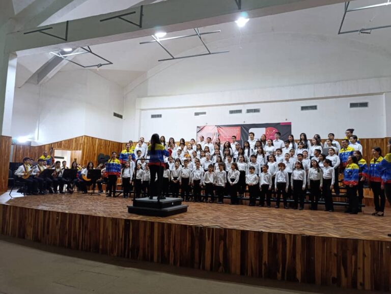 Dulces Voces de Corales Infantiles