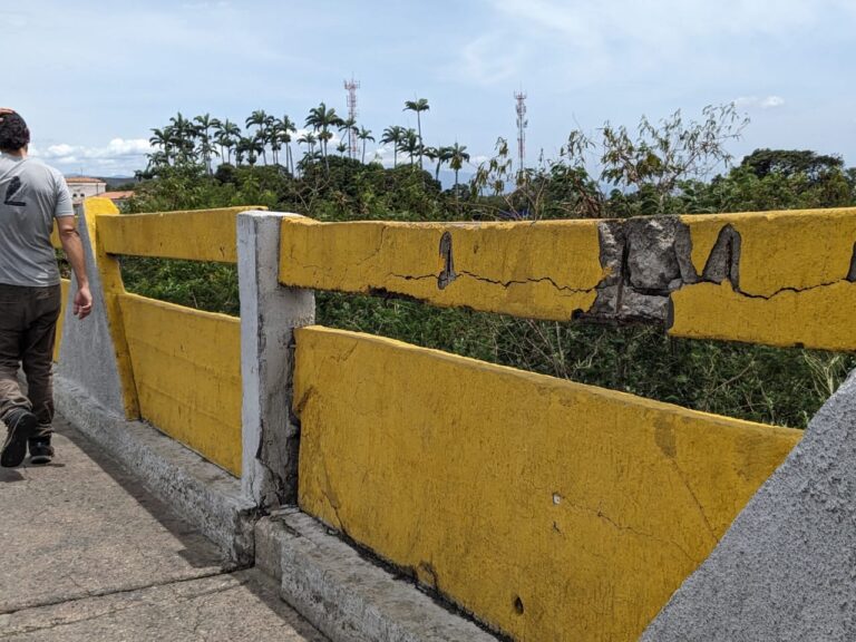 Insisten en un «cariñito» para el puente Simón Bolívar