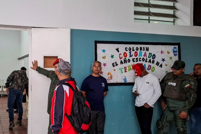 Caracas no madrugó para votar en municipales: Muchos funcionarios, pocos civiles