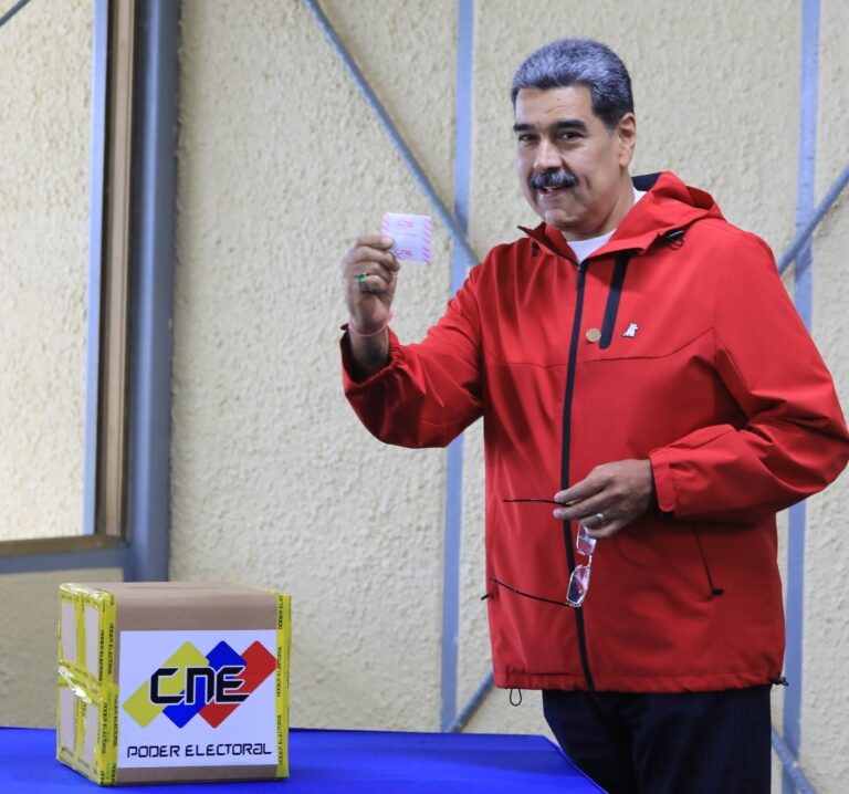 Maduro califica de “bipolar” política exterior de EE.UU.