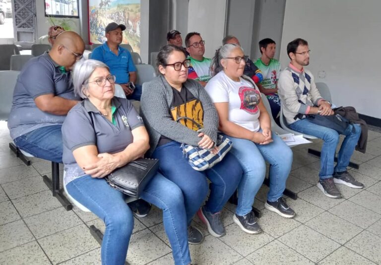 Alcalde de Guásimos firma el ejecútese de Ordenanza de festividades decembrinas