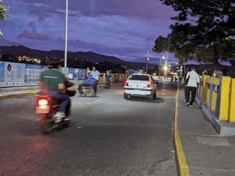Así luce el puente internacional Simón Bolívar este 25Jul