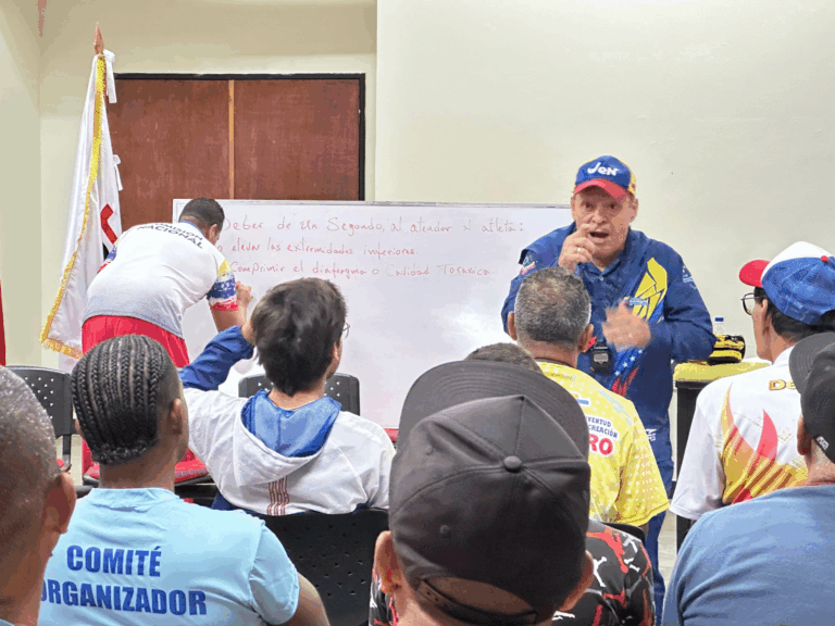 Capacitación de alto nivel para entrenadores de boxeo en la Copa Batalla de Carabobo