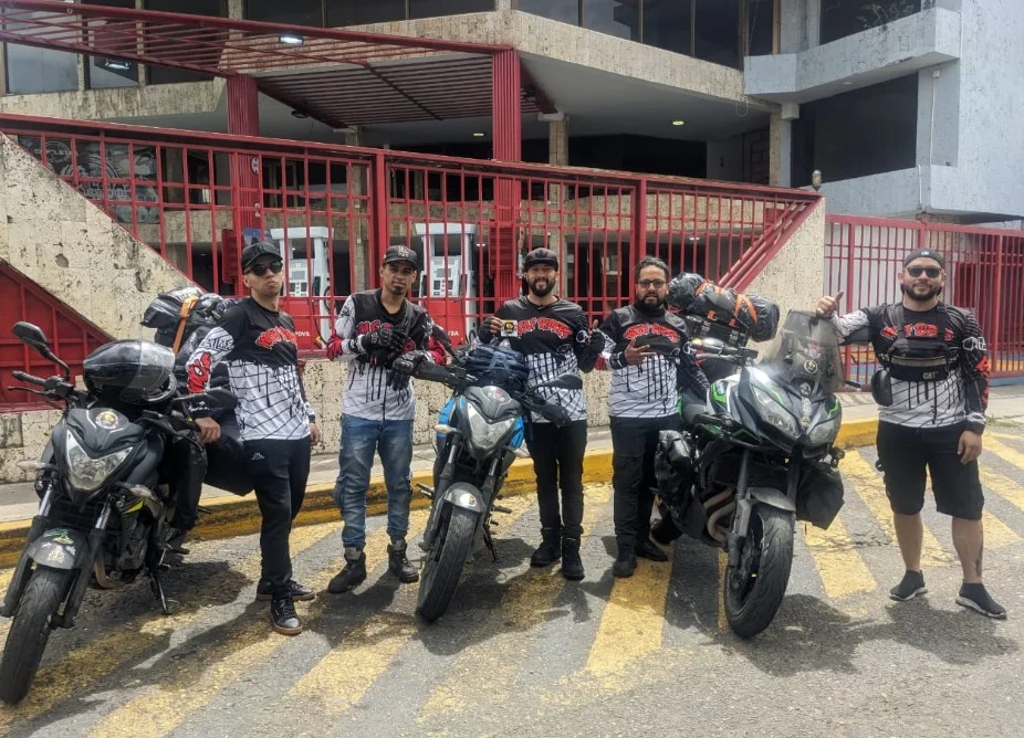 A un grupo de motoviajeros colombianos le negaron la entrada al país