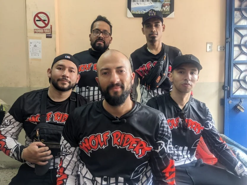 Andrés Rojas, en compañía de los otros integrantes del grupo Wolf Riders