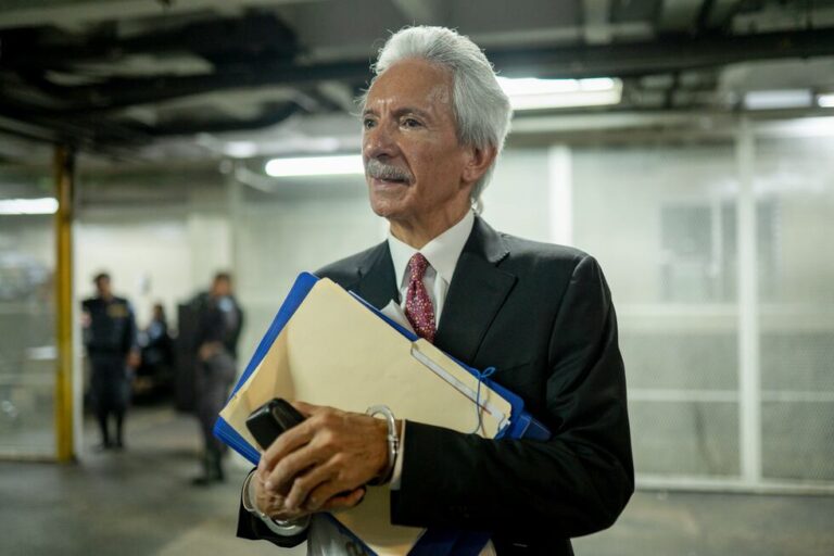 Periodista guatemalteco Zamora, cuarto cumpleaños encarcelado