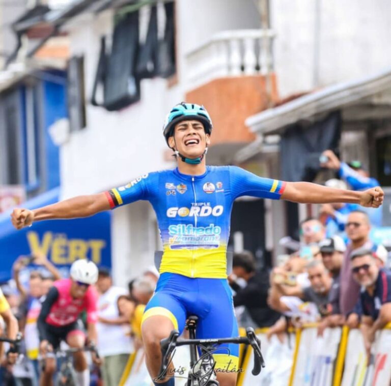 ​​Eduard Ayala se viste de líder en la Vuelta de la Juventud