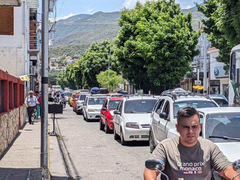 Congestionada la avenida Venezuela tras el restablecimiento del paso en la Troncal 1