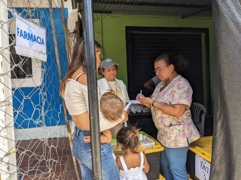 Más de 70 migrantes atendidos en jornada médica en La Parada