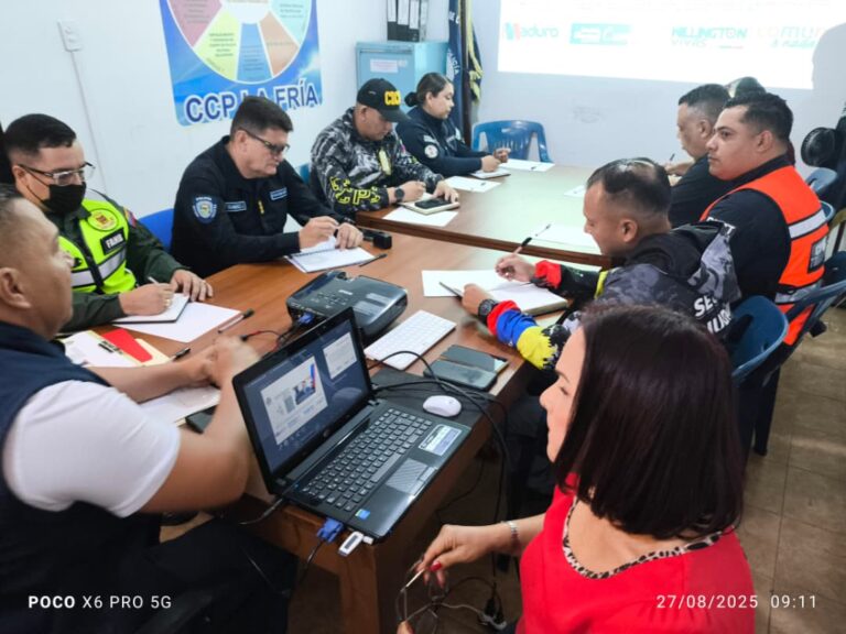 Mesa de trabajo con los organismos de seguridad en García de Hevia
