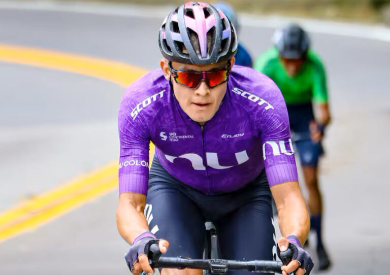 Rodrigo Contreras gana la tercera etapa y es líder en giro colombiano