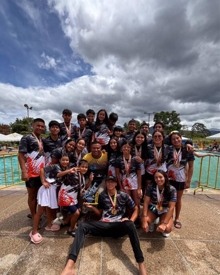 Casa del Profesor se tituló campeón en el II Torneo Estadal de Natación