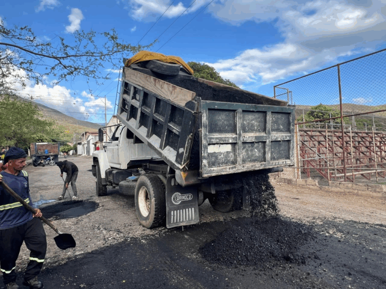 Bacheo en calles de Ureña