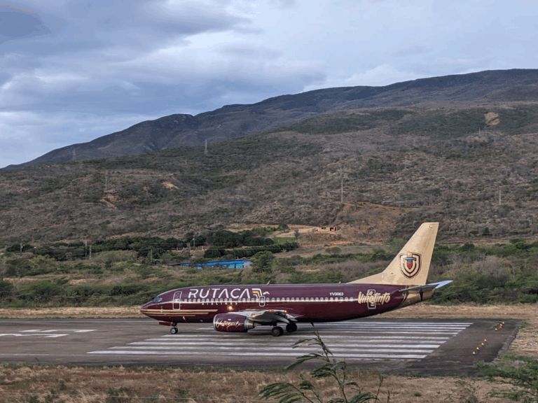Avión con los colores de la Vinotinto acaparó la atención en frontera
