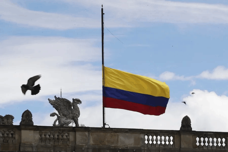 Gobierno colombiano decreta un día de duelo y bandera a media asta por Miguel Uribe Turbay