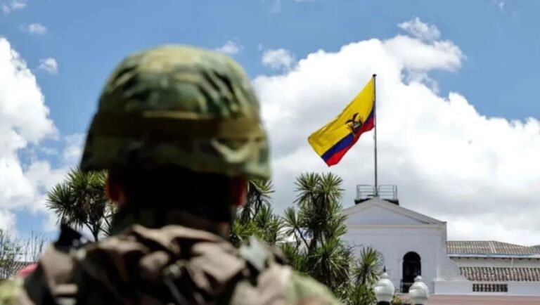 Detienen a treinta peruanos y venezolanos en operativo