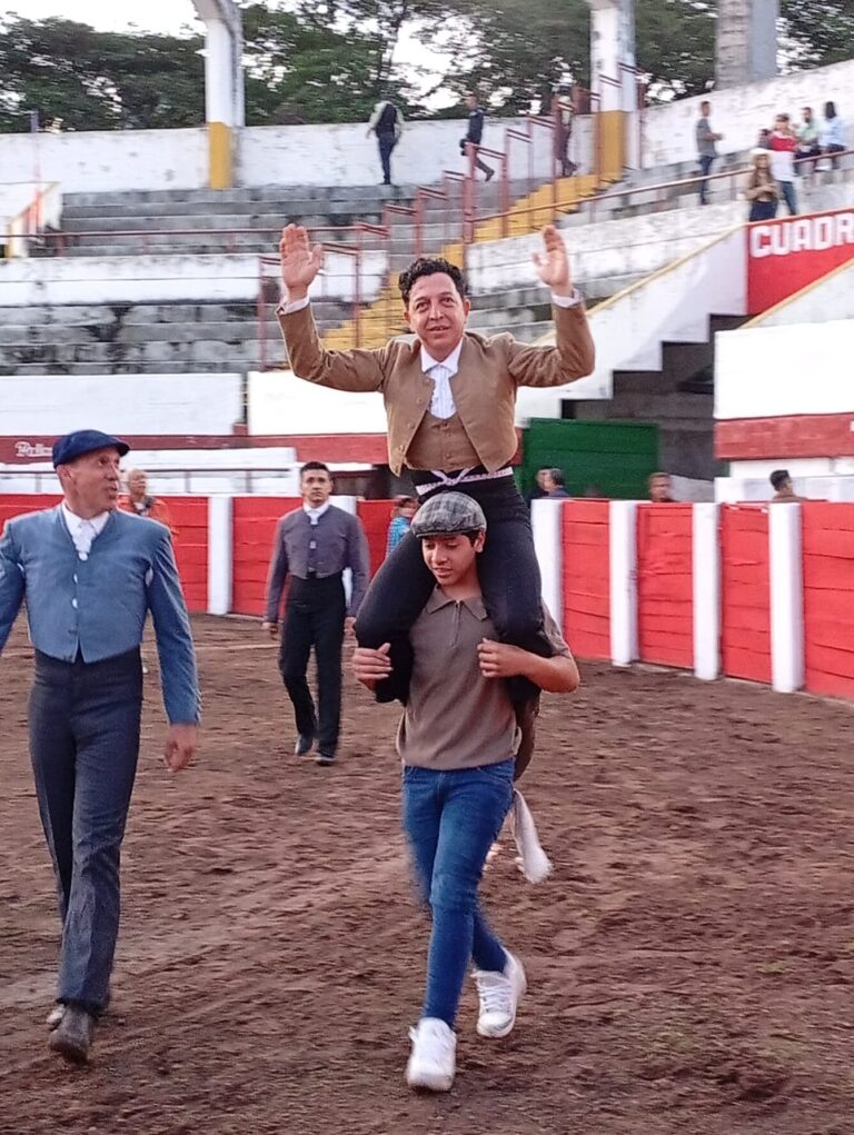 “El Amarillo” por la puerta grande de la Consolación